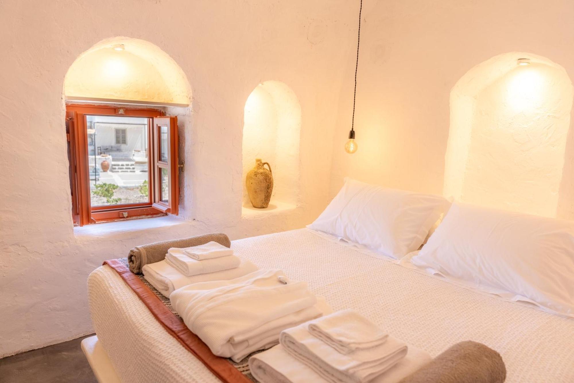Santa Irini Retreat Hotel Thirasia Buitenkant foto